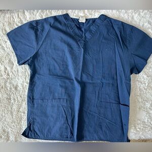 Scrub top with pockets
